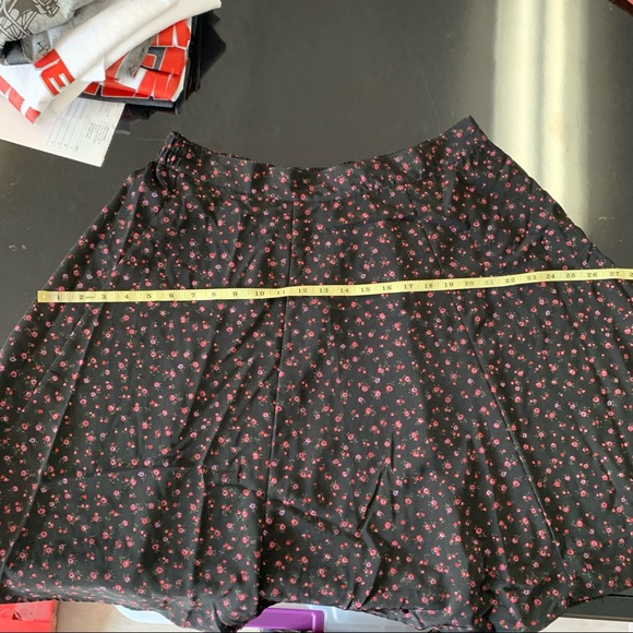 Black skirt with mini red/blue florals - Picture 10 of 11